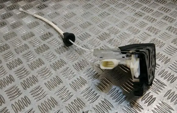 Audi Q7 4L Front door lock 8J2837016A