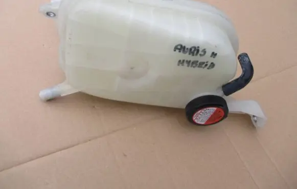 Toyota Auris E210 Coolant expansion tank/reservoir cap 108KP