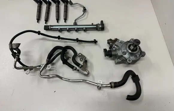 Mercedes-Benz E W213 Fuel injection system set A6540704301 0445010736 A6540700095