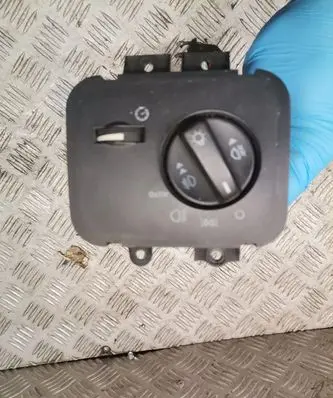 Land Rover Discovery 3 - LR3 Light switch yud501480pvj