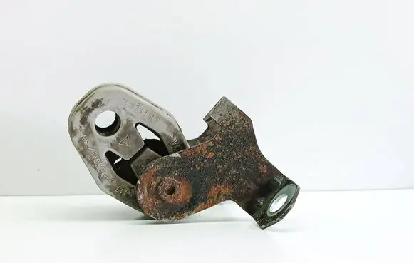 Audi A6 S6 C6 4F Muffler mount bracket/holder 7L0253147