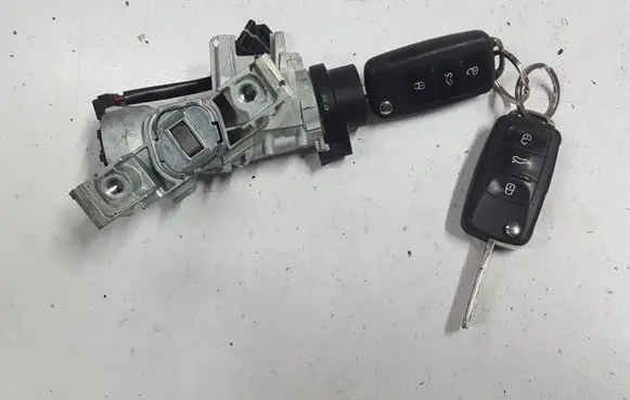 Skoda Octavia Mk2 (1Z) Ignition lock 