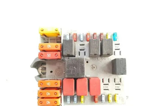 Alfa Romeo 159 Fuse module 50508214