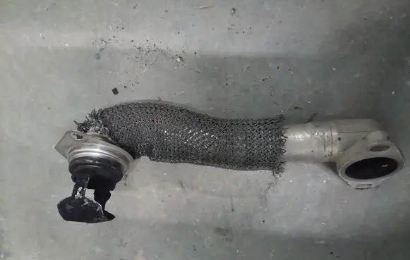 Ford Focus EGR valve line/pipe/hose 19351H01 9674950180
