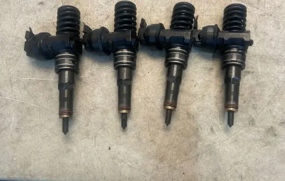 Volkswagen Golf V Fuel injectors set 0414720224