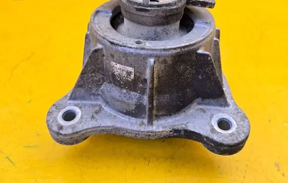 Mercedes-Benz Vito Viano W447 Engine mount bracket A4472410213