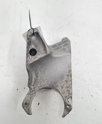 Audi A8 S8 D3 4E Engine mounting bracket 4E0199370T