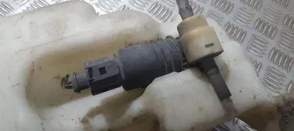 Audi A3 S3 8L Windscreen/windshield washer pump