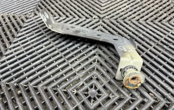 Volvo XC90 Headlight/headlamp mounting bracket