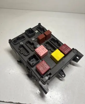 Renault Laguna II Fuse module 8200004201E 163402 8200283814