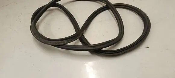 Trunk rubber seal (body)