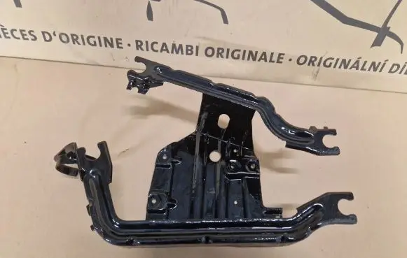 Volkswagen PASSAT B3 Fuel pump bracket 357201503A