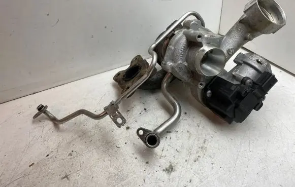 Volkswagen Golf Sportsvan Turbo 04E147713Q 04E145725AB