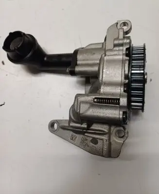 Volkswagen Golf VIII Oil pump 05L115103F