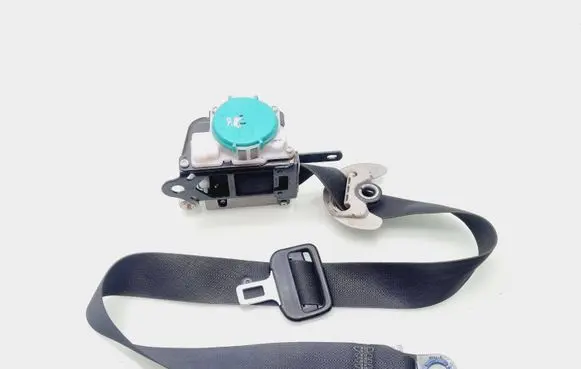 Toyota Land Cruiser (J150) Front seatbelt 1054142 7322060632