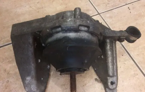 Audi A6 S6 C4 4A Engine mount bracket 4A0199352