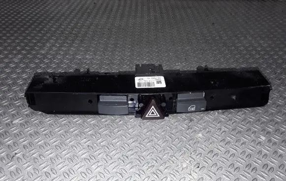 Opel Astra H Hazard light switch 13100105