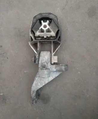 Ford Kuga I Engine mount bracket AV616P082AB