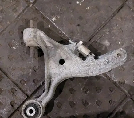 Volvo V70 Front lower control arm/wishbone 9492119