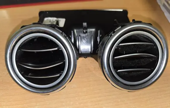 Rear air vent grill