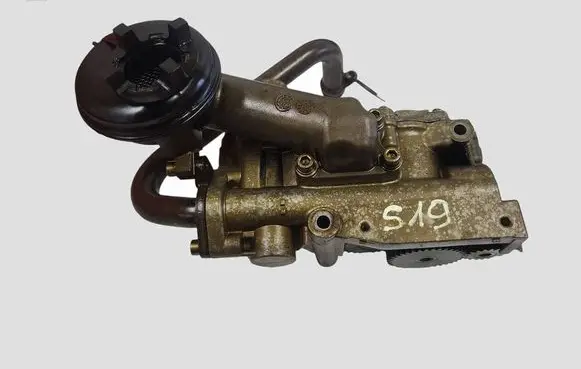 Audi A8 S8 D3 4E Oil pump 057115253C 079115103L