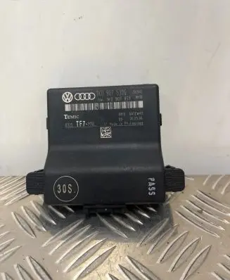 Audi A3 S3 8P Gateway control module 1K0907530G 1K0907951