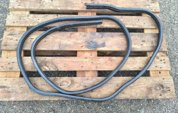 Opel Vivaro Sliding door rubber seal 