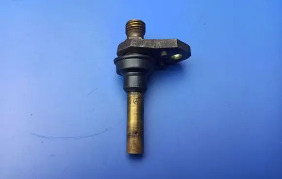 Mercedes-Benz S W126 Fuel injector 0000785623 0437502047 0437502047014