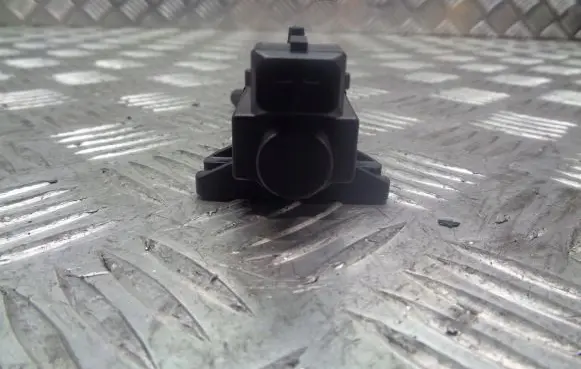 Opel Astra H Vacuum valve 