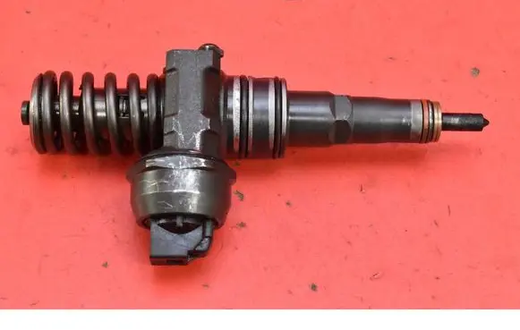 Volkswagen Polo Fuel injector 045130073T