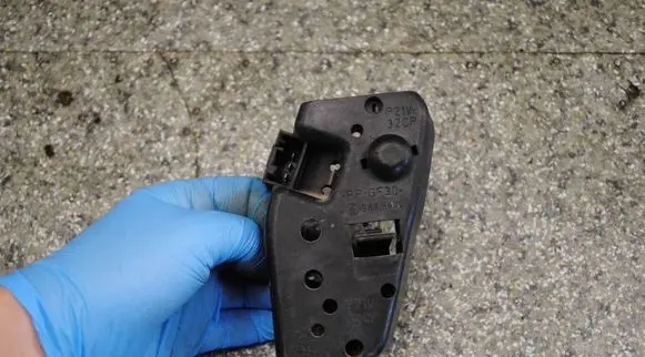 BMW 3 E46 Tail light bulb cover holder 388569