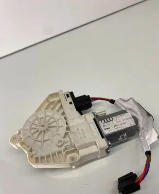 Skoda Yeti (5L) Front door window regulator motor 8K0959811 935578100