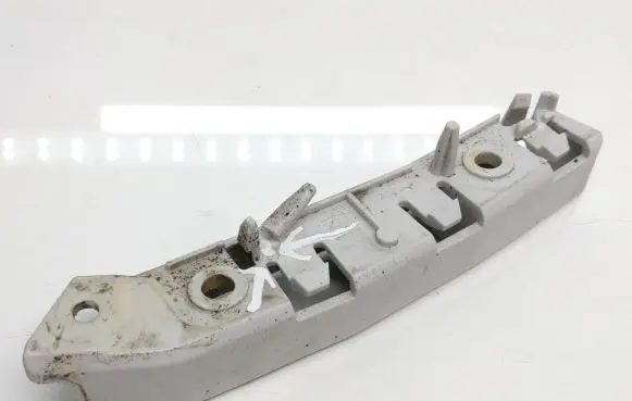 Ford Focus Front bumper mounting bracket BM5117D958A