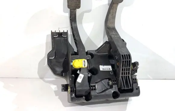 Opel Movano C Pedal assembly 25863700