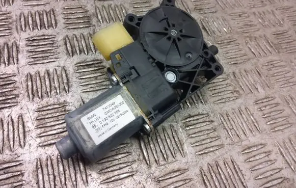 BMW X2 F39 Front door window regulator motor 7413049