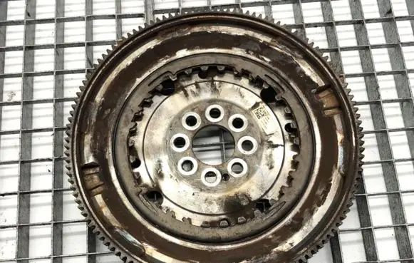 Volkswagen Touran III Dual mass flywheel 06K105266E