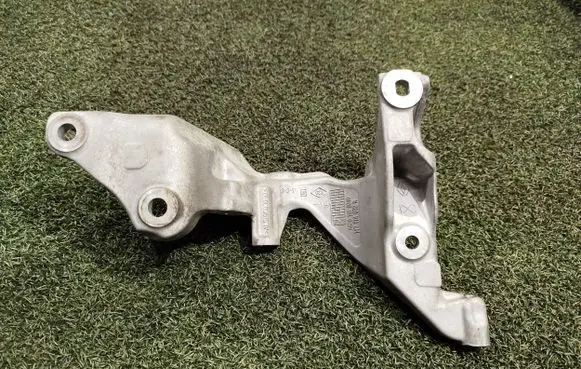 Renault Trafic III (X82) EGR valve cooler bracket 147174072R A6261410040