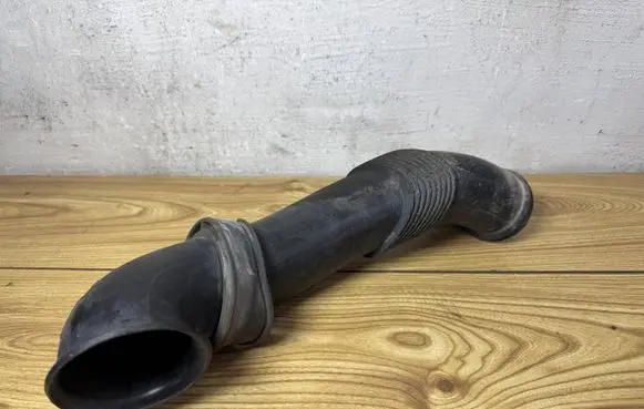Audi Q7 4L Air intake duct part 7L6129752B 7L6129609