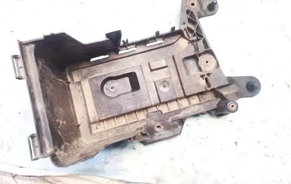 Battery box tray