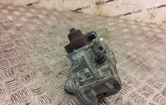 BMW 1 E82 E88 Fuel injection high pressure pump 7797874