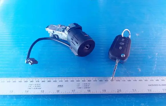 Peugeot 208 Ignition lock 96762547 36454600