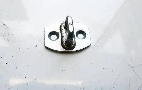 Toyota Auris 150 Front door lock loop/hook striker 07b015