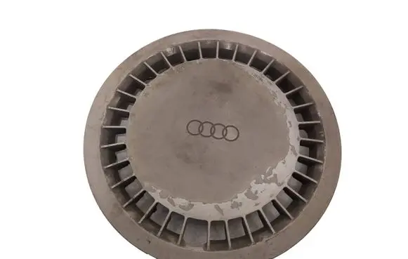 Audi 100 S4 C4 R14 wheel hub/cap/trim 443601147A 154940