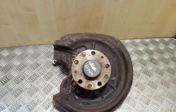 Rear wheel hub