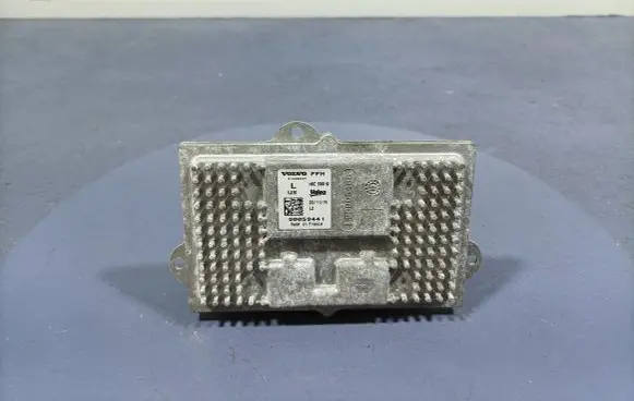 Volvo XC90 Voltage converter/converter module 31420247