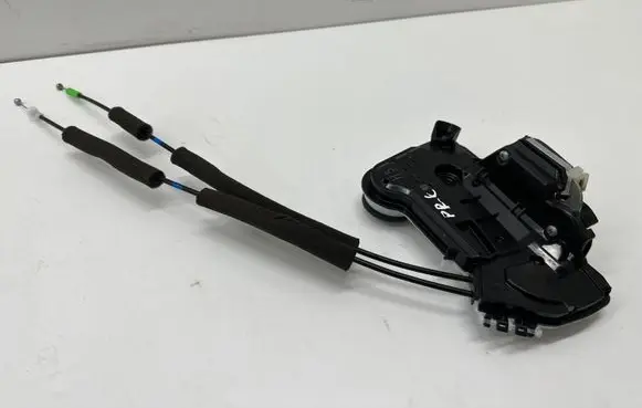 Toyota Camry VIII XV70 Front door lock 90910065