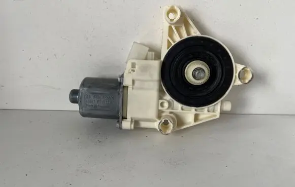Mercedes-Benz E W212 Front door window regulator motor A2048200142 971219100