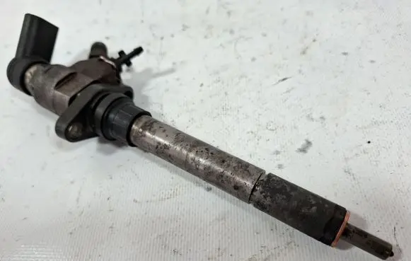 Volvo S40 Fuel injector 