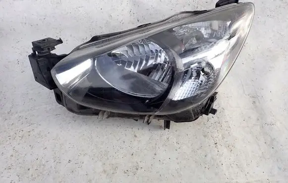 Mazda 2 Headlight/headlamp