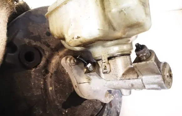 Volkswagen Touran I Master brake cylinder 1k1611301c